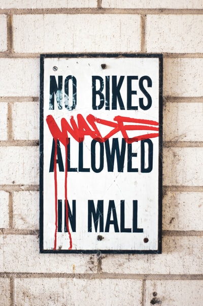 禁止自行车涉水进入商场标牌